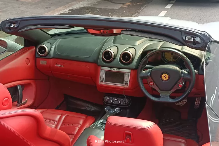 Karpet mobil premium, Ferrari California&nbsp; (instagram @ref_photosport)