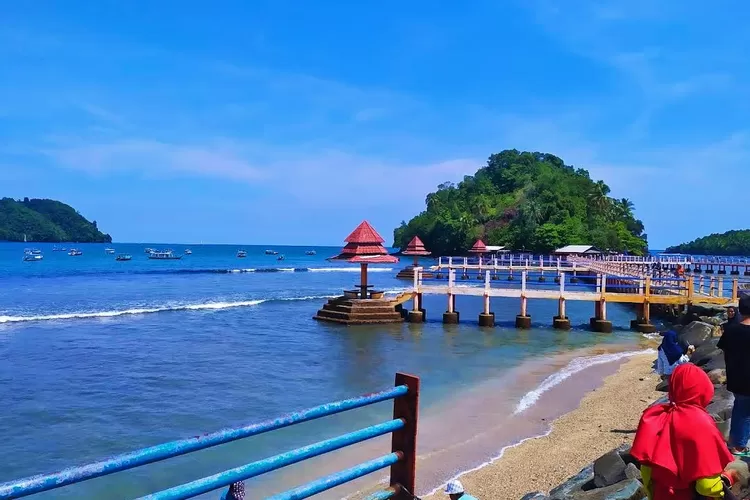 Lagi Populer Menikmati Keindahan Pantai Carocok Painan Surga Pasir