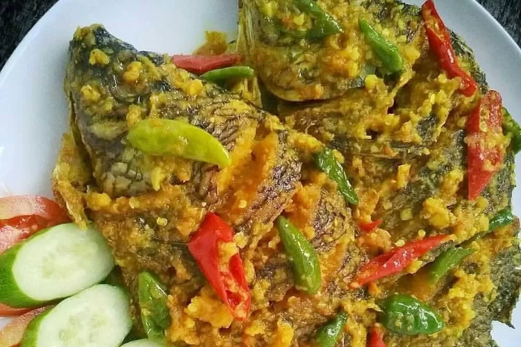 Resep Cara Membuat Ikan Mas Bumbu Kuning Lembut Gurih Merata, Mudah ...