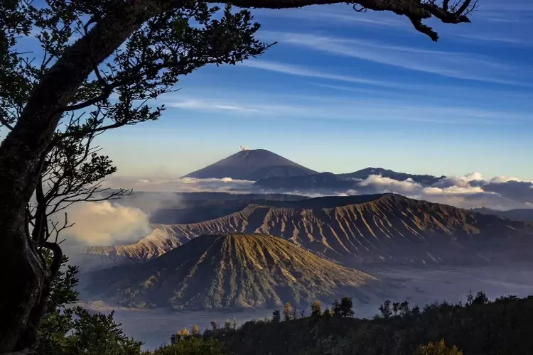 Keunikan Budaya Suku Tengger: Menjaga Warisan Majapahit Di Gunung Bromo ...