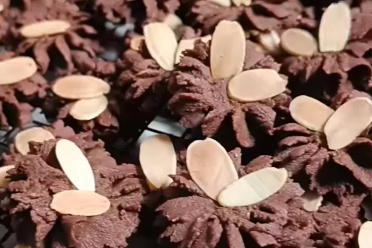 Semprit almond coklat (akun instagram @lestarisahidin )