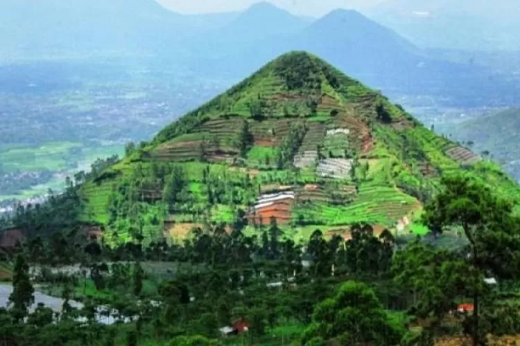 Mengenal Sejarah Gunung Padang Dan Asal-usulnya, Ternyata Jadi Situs ...