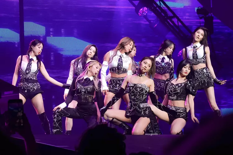 Sold Out! TWICE Jadi Girl Group K-pop Pertama yang Akan Konser di