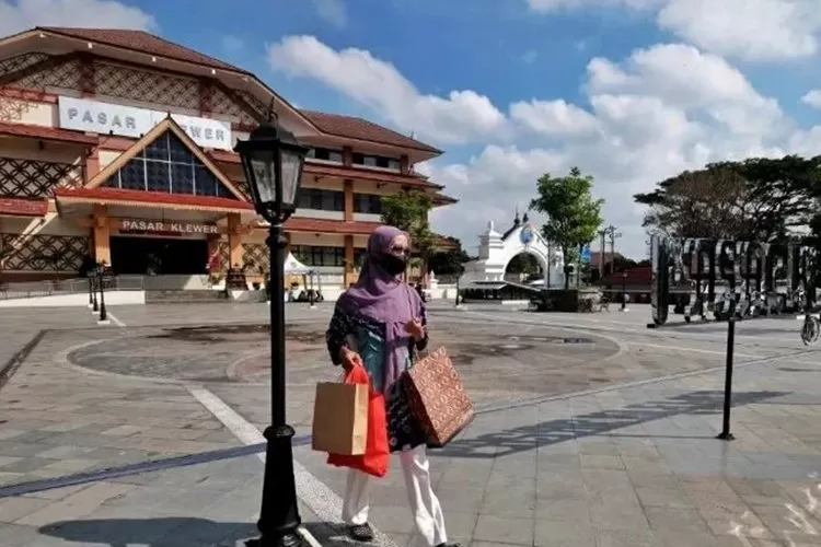 Wisata Belanja Ke Pasar Klewer Di Kota Solo, Bisa Berburu Batik Beragam ...