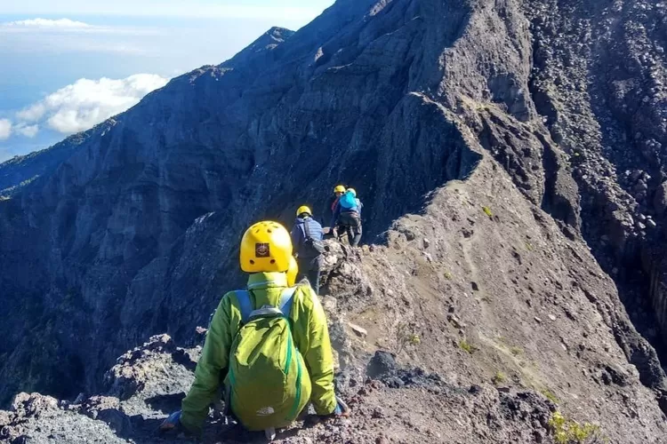 Jembatan Shiratal Mustaqim Gunung Raung, Jalur Pendakian Paling Ekstrem ...