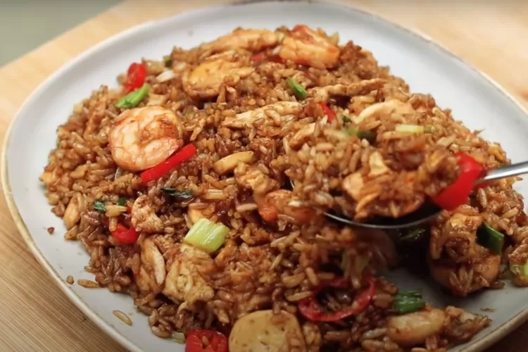 ilustrasi Teka-teki MPLS 2023: Obat Jurus Jitu, Nasi Jelek, Snack Tiga Bersaudara hingga Minuman Genit MPLS. ((Youtube Devina Hermawan))