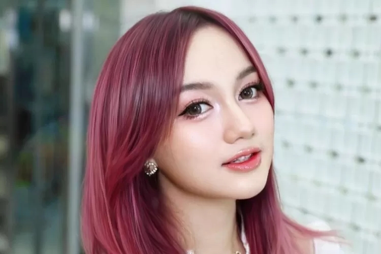 Profil Nanda Arsyinta Biodata Beauty Vlogger Yang Ikut Nyanyikan Lagu Pretty Real Agama Umur