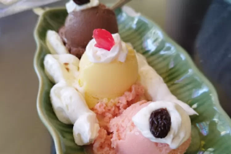 LEMBUT! 3 Rekomendasi Kedai Es Krim Paling Terkenal Dan Legendaris Di ...