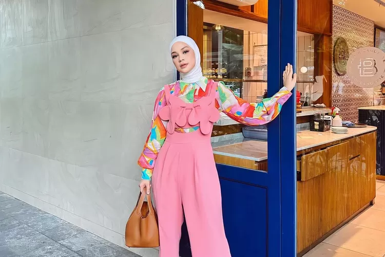 Rekomendasi Outfit Perempuan - Berwarna Terang