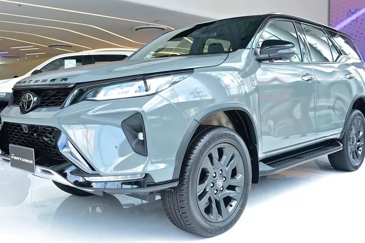 Generasi Hybrid! All New Toyota Fortuner 2023 Tampil Tangguh Dan ...