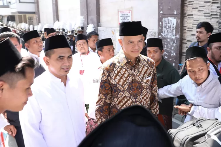 Ganjar Bertemu Masyayikh Dan Habaib Se-Indonesia Di Rembang, Bahas ...