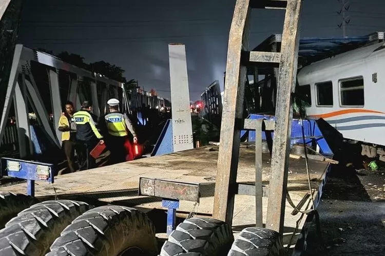 Fakta Terbaru Akibat Truk Trailer Tertabrak Kereta Api Di Semarang, 1 ...