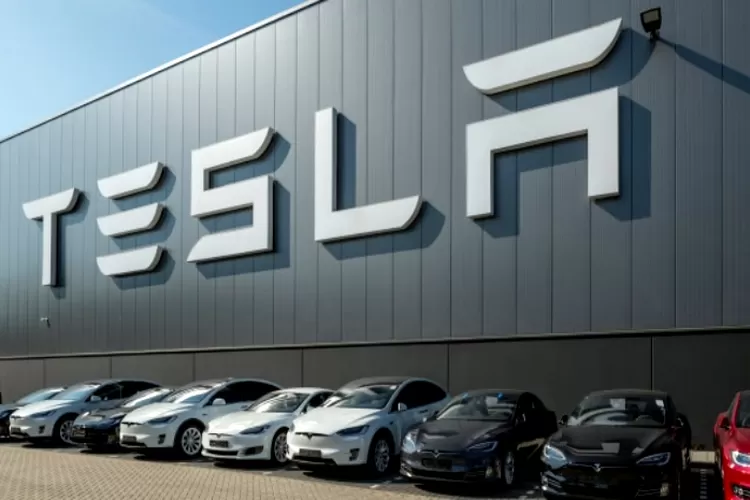 Tesla Motors Dikenal Sebagai Merek Mobil Listrik Paling Populer Di