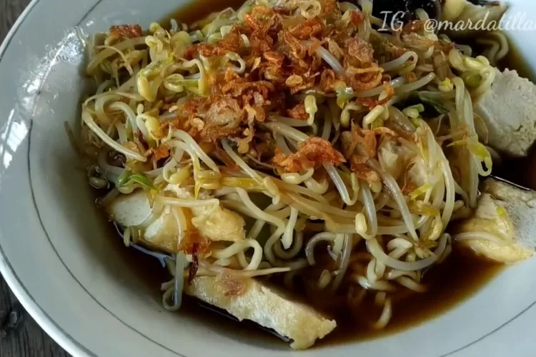 Resep Lontong Balap Khas Surabaya, Kuahnya Kental Rasanya Super Enak ...