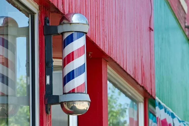 Ternyata Warna Barber Pole Di Depan Tempat Pangkas Rambut Ada Maknanya