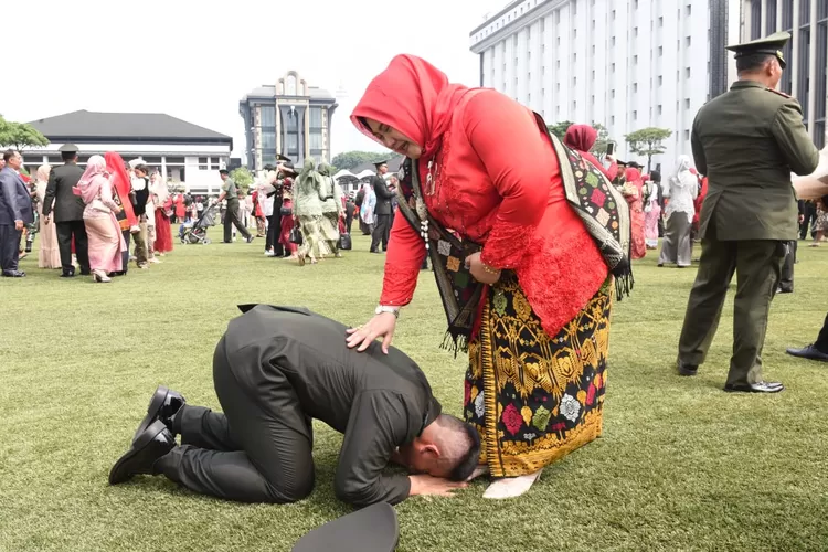 Ini Penegasan Kasad Jenderal Dudung Pada Acara Tradisi Penerimaan Paja ...