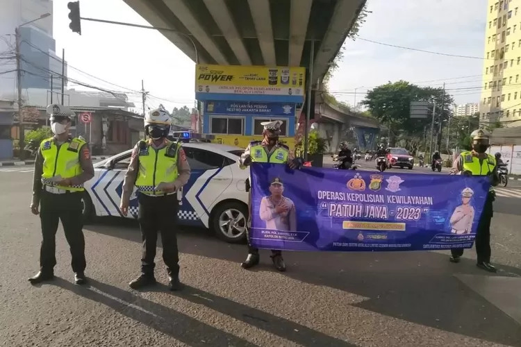 Operasi Patuh Jaya 2024! Hindari 14 pelanggaran utama demi keselamatan di jalan Jakarta yang lebih aman.