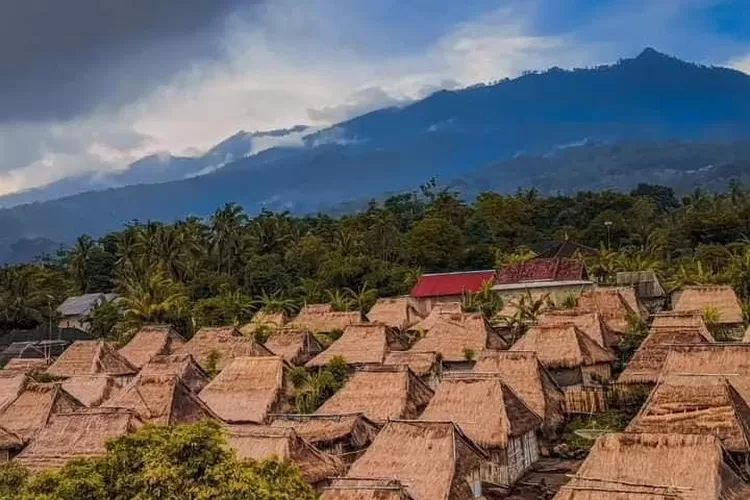 Mengenal Rumah Khas Suku Sasak Desa Adat Limbungan Lombok Timur ...