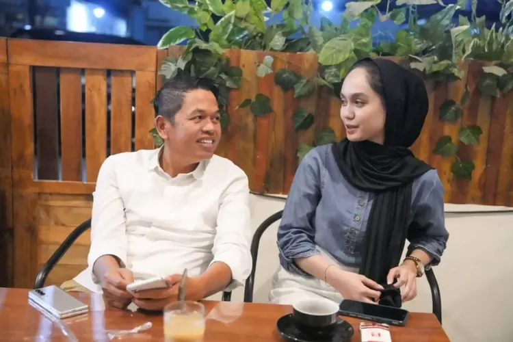 Dedi Mulyadi Unggah Foto Bersama Wanita Cantik Diduga Calon Istrinya Netizen Asik Pengganti 