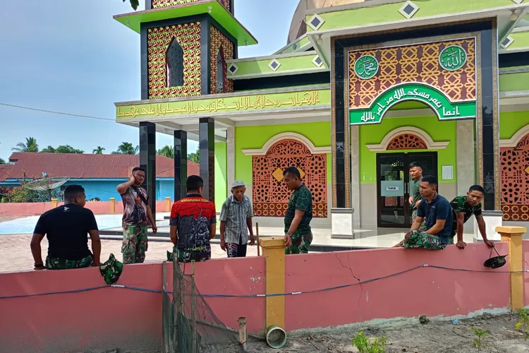 Lestarikan Budaya Gotong Royong, Anggota Koramil 0321-05/RM Bersama ...