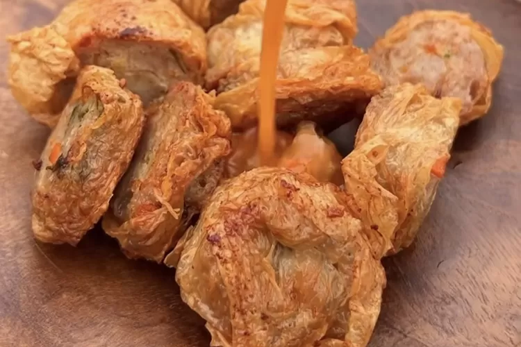 Resep Gohyong Ayam Udang, Crispy di Luar Lembut di Dalam, Ide Cemilan Enak Mudah Dibuat. (Instagram @auranixie)