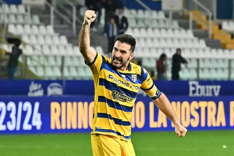 Gianluigi Buffon telah memiliki waktu yang tepat untuk pensiun dari kancah sepak bola, penjaga gawang Parma tersebut menargetkan umur 46 tahun sebagai tahun terakhir bermain sepak bola (Instagram/gianluigibuffon)