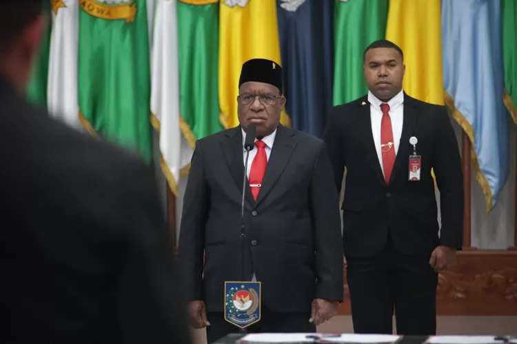 Wakil Menteri Dalam Negeri (Wamendagri) John Wempi Wetipo saat melantik Pejabat Tinggi Pratama dan Pejabat Fungsional di Lingkungan Kementerian Dalam Negeri (Kemendagri), di Gedung Sasana Bhakti Praja (SBP) Jumat (4/8/2023) (HO/KLIKTIMES.COM)