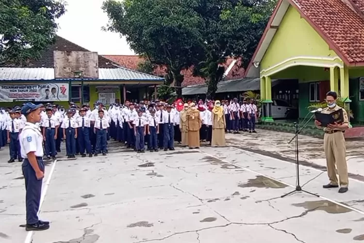 Contoh Teks Amanat Pembina Upacara Hari Senin Tentang Kedisiplinan