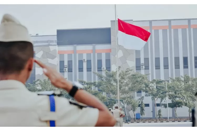 Wajib Anda Ketahui, Inilah Aturan Pengibaran Bendera Merah Putih ...