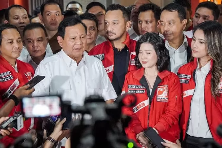 Menteri Pertahanan Prabowo Subianto bersama Grece Natalia (PSI). (Febri Daniel Manalu)