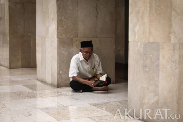 I'tikaf; Definisi, Tata Cara, Dan Keutamaannya - Akurat