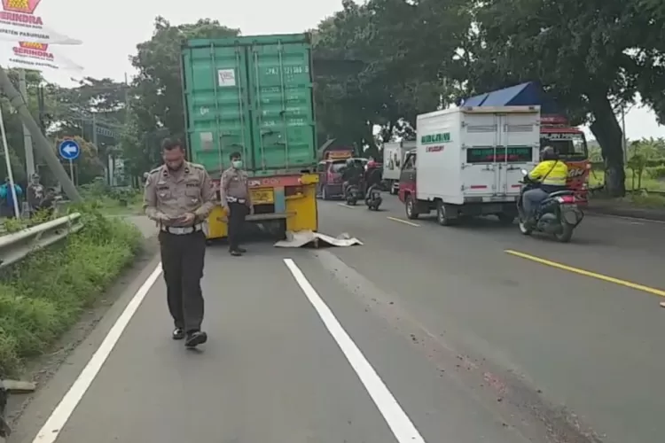 IRT Pengendara Motor Tewas Terlindas Truk Di Beji Pasuruan - Akurat Jatim