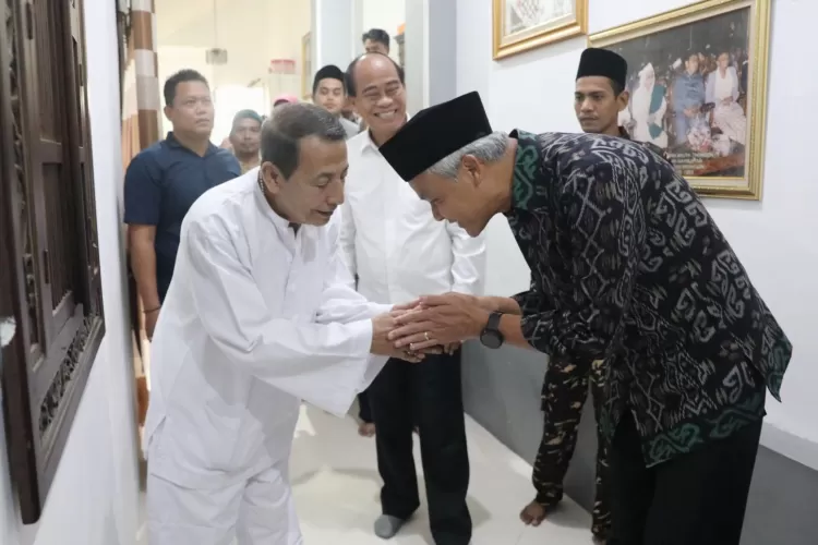 Ganjar Pranowo Sowan Ke Habib Luthfi Bin Yahya Akurat