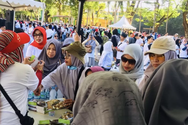 Majukan Usaha Kecil Di Makassar Umkm Sahabat Sandi Meriahkan Jalan