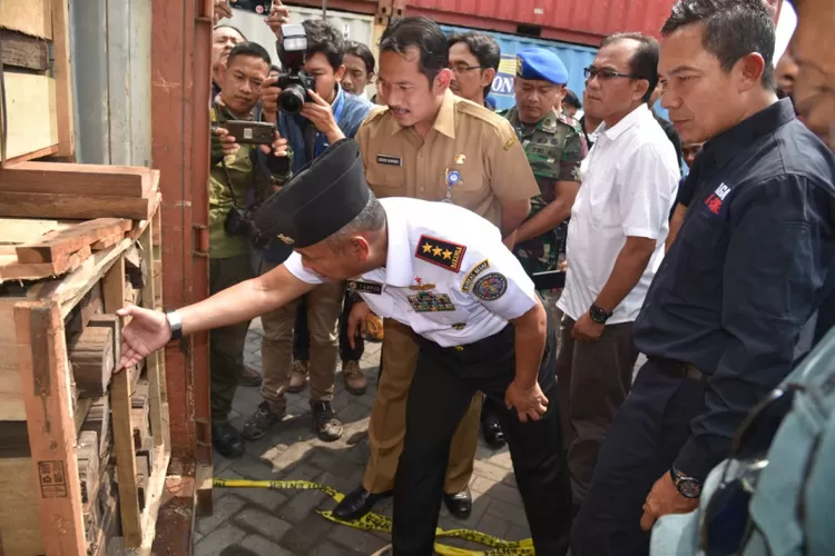 Ini Kronologis Lengkap Penangkapan Kayu Eboni Ilegal Oleh Bakamla Dan Klhk Akurat