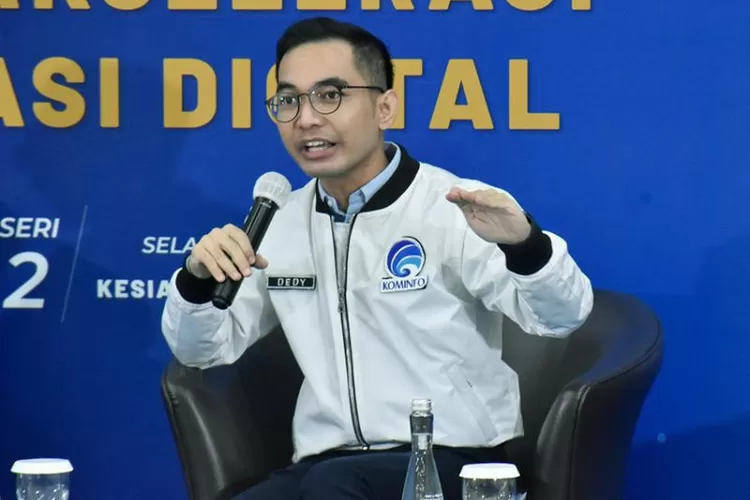 Begini Penjelasan Kemenkominfo Soal Izin Hak Labuh Starlink Di ...