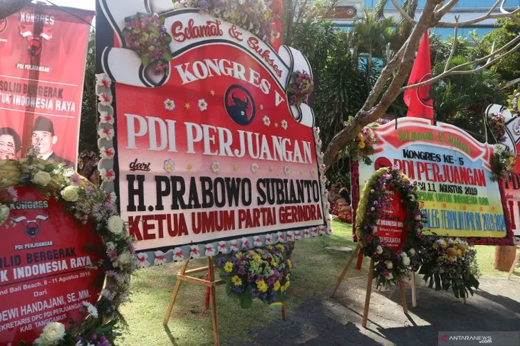 Karangan bunga Prabowo di Kongres V PDIP, di Bali. (Rangga Pandu Asmara Jingga/Antaranews)