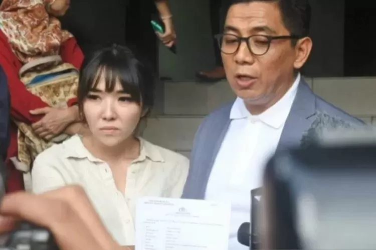 Aktris Gisella Anastasia dengan didampingi pengacaranya mendatangi Polda Metro Jaya untuk melaporkan sejumlah akun media sosial yang menyebarkan video syur dengan narasi seolah-olah pemeran wanita dalam video tersebut adalah dirinya. ANTARA/HO-Polda Metro Jaya
