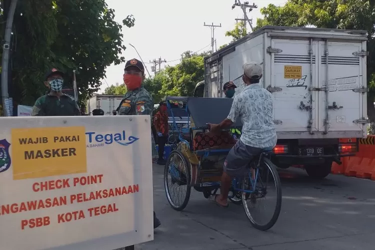 Susana pemeriksaan di pintu masuk Kota Tegal di Jalan Proklamasi. (Ayotegal.com/Lilisnawati)