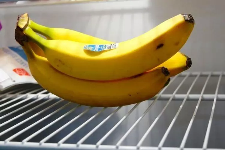 Ilustrasi pisang dalam kulkas (womantalk)