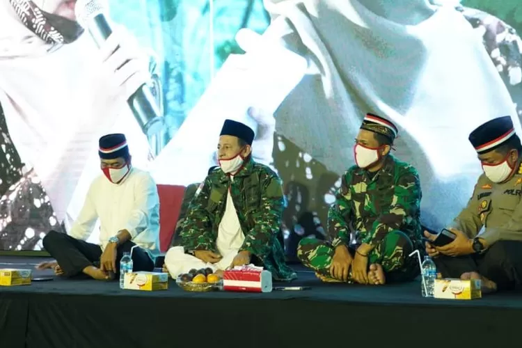 Doa bersama HUT ke-75 TNI yang menghadirkan anggota Dewan Pertimbangan Presiden, Habib Habib Lutfi bin Ali bin Yahya dilaksanakan secara protokole kesahatan ketat. (dok)