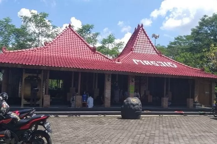 Masjid Joglo Baitul Makmur di Tegalsari, Kunden, Karanganom, sengaja dibiarkan terbuka alias tanpa tembok. (Solopos.com/Ponco Suseno)
