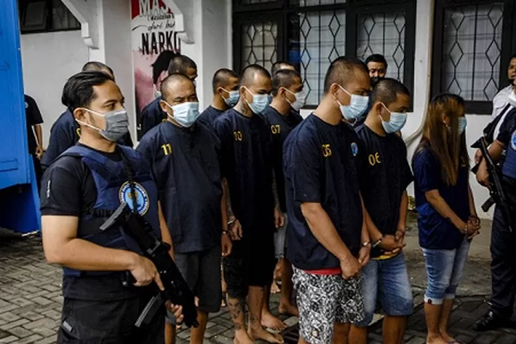 Para pelaku pengedar narkoba yang ditangkap oleh BNN Jawa Tengah. Kepala BNNP Jawa Tengah menyebut jika sektor laut sedang diwaspadai karena dijadikan jalur peredaran narkoba. (AYOSEMARANG.COM/ Audrian Firhannusa)