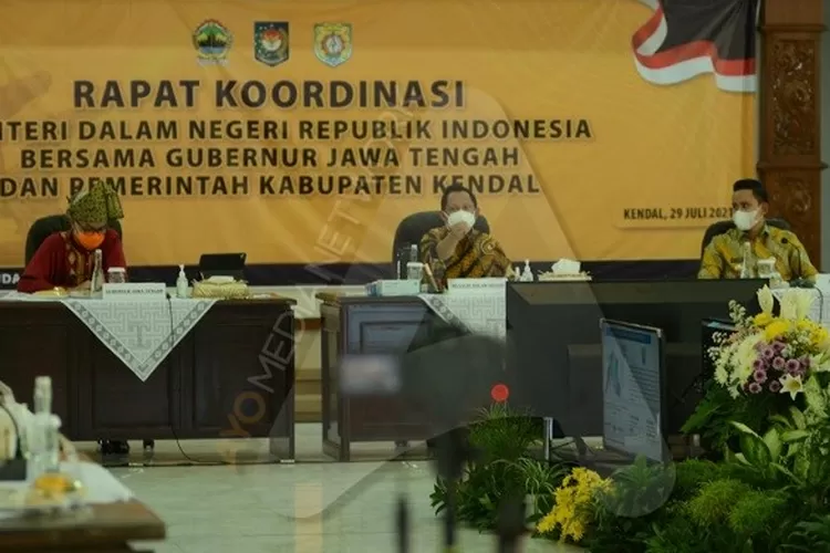 Mendagri Tito Karnavian mengadakan rakor bersama Gubernur Jateng dan Bupati Kendal di Pendopo Bahurekso Kamis 29 Juli 2021 membahas penanganan covid 19. (edi prayitno/kontributor Kendal)