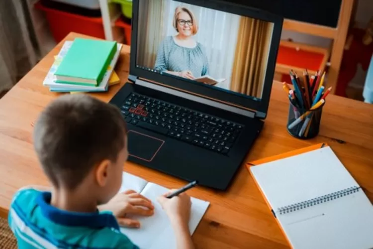 Ilustrasi, Kemendikbudristek berencana menyediakan laptop untuk pelajar. (Shutterstock)