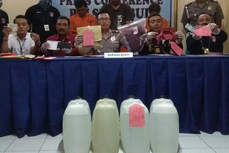 Empat Jerigen Arak Sidemen Siap Edar Diamankan Polsek Ubud