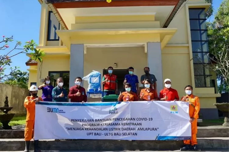 Jaga Keandalan Listrik Amlapura PLN Serahkan Bantuan Cegah Covid 19 Bali Express