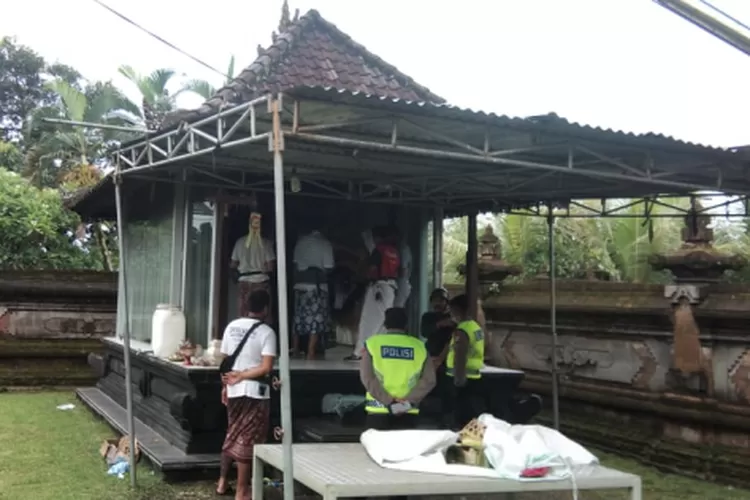 Pura Dalem Desa Antosari Kemalingan Tapel Dan Permata Raib Bali Express