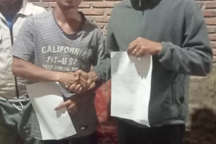 Sigap dan Humanis, Kadus Karangbulotong Desa Tamaona Damaikan Warga yang Terlibat Perkelahian