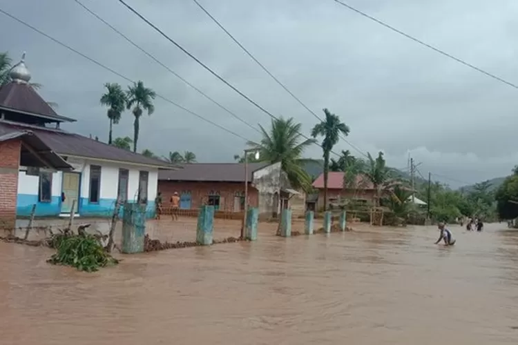 Banjir Bandang Melanda Dua Nagari Di Sumbar, Akibatkan Ratusan Rumah ...